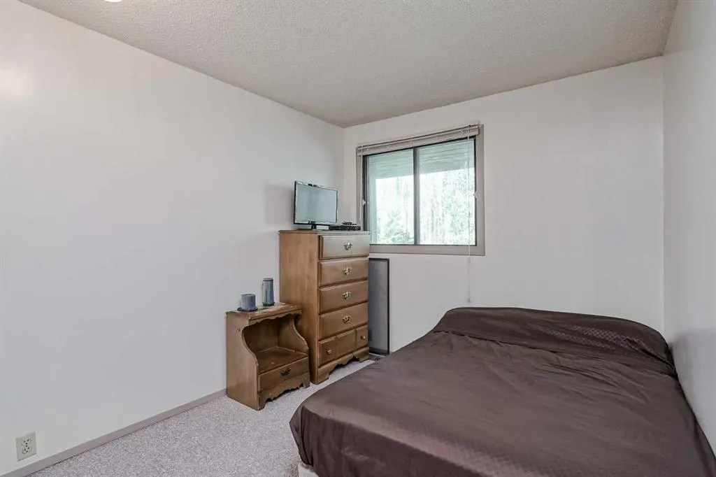 99 Midpark Gardens SE, #25