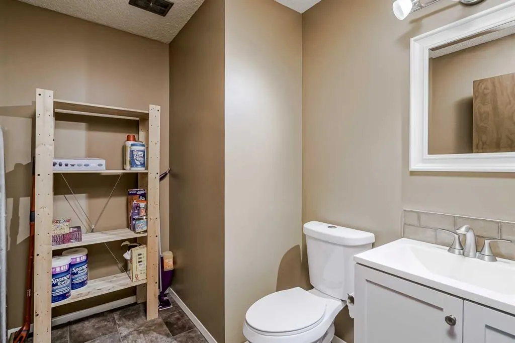 99 Midpark Gardens SE, #25