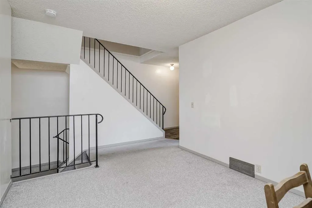 99 Midpark Gardens SE, #25