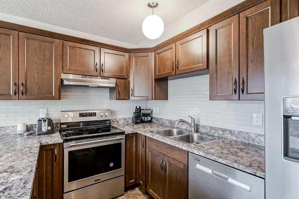 99 Midpark Gardens SE, #25