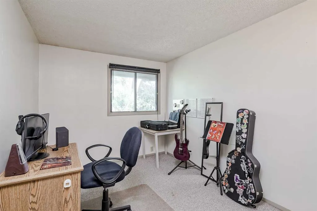 99 Midpark Gardens SE, #25