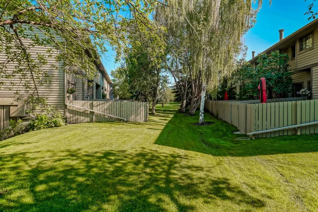 99 Midpark Gardens SE, #25