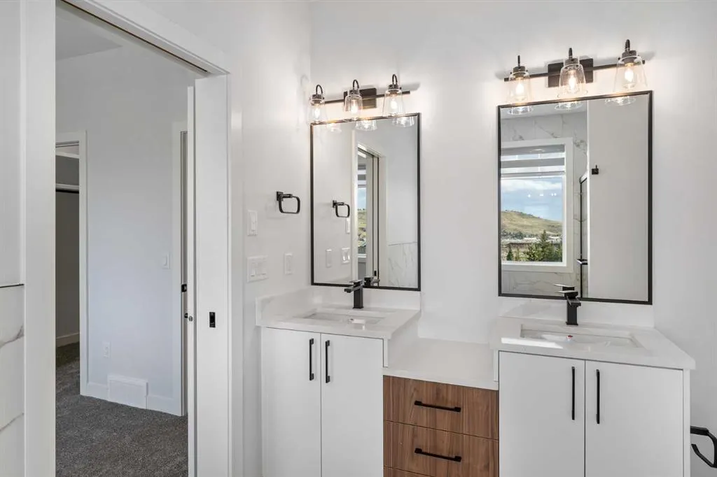 488 Rivercrest View