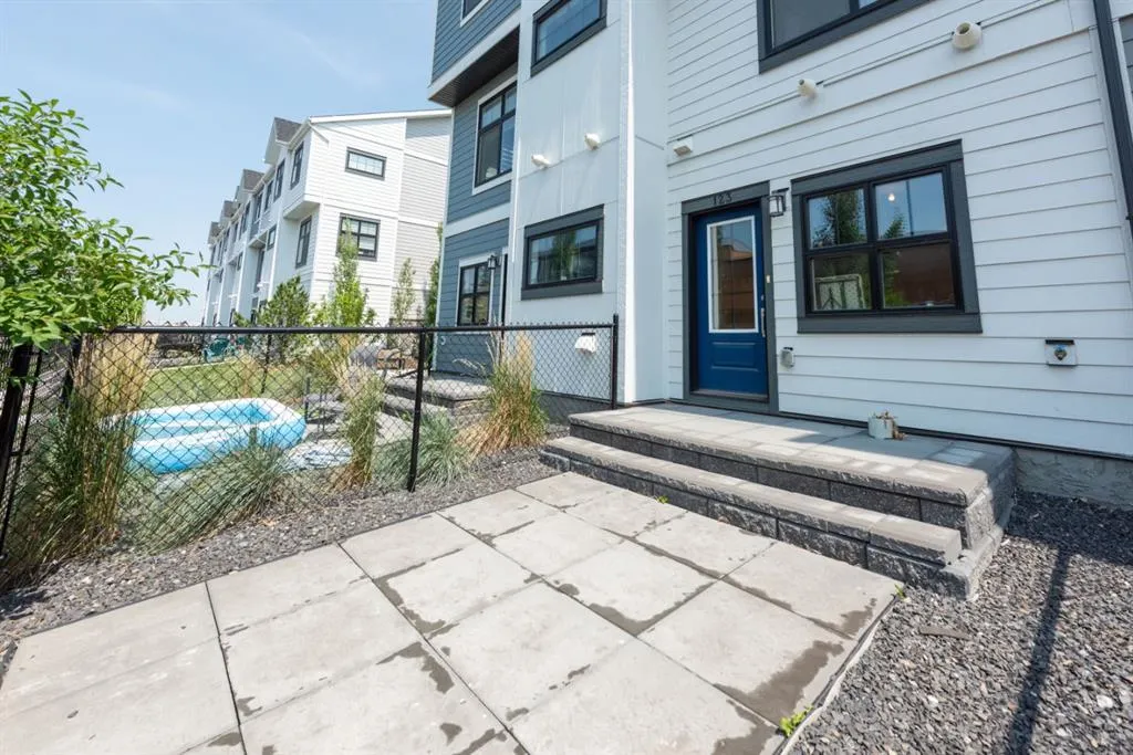 123 Les Jardins Park SE