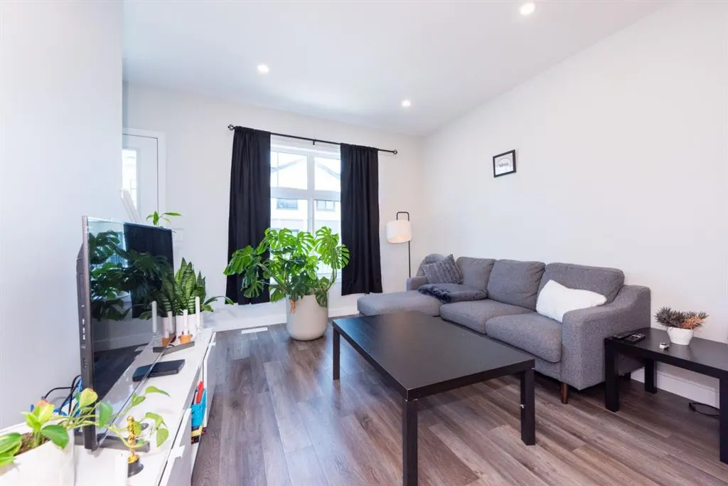 123 Les Jardins Park SE