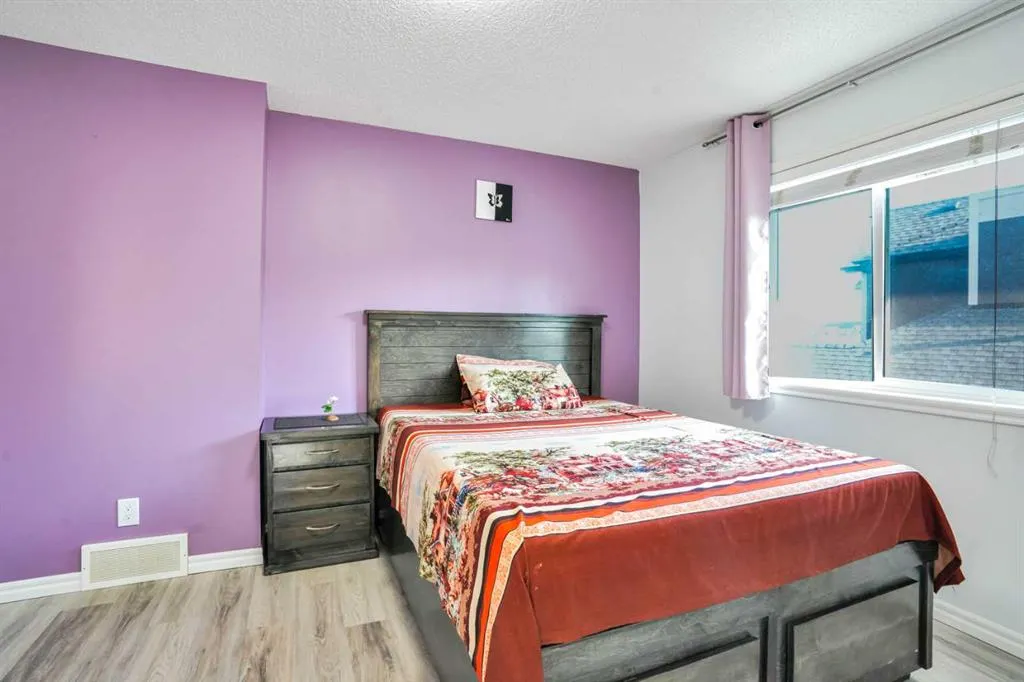121 magenta Crescent