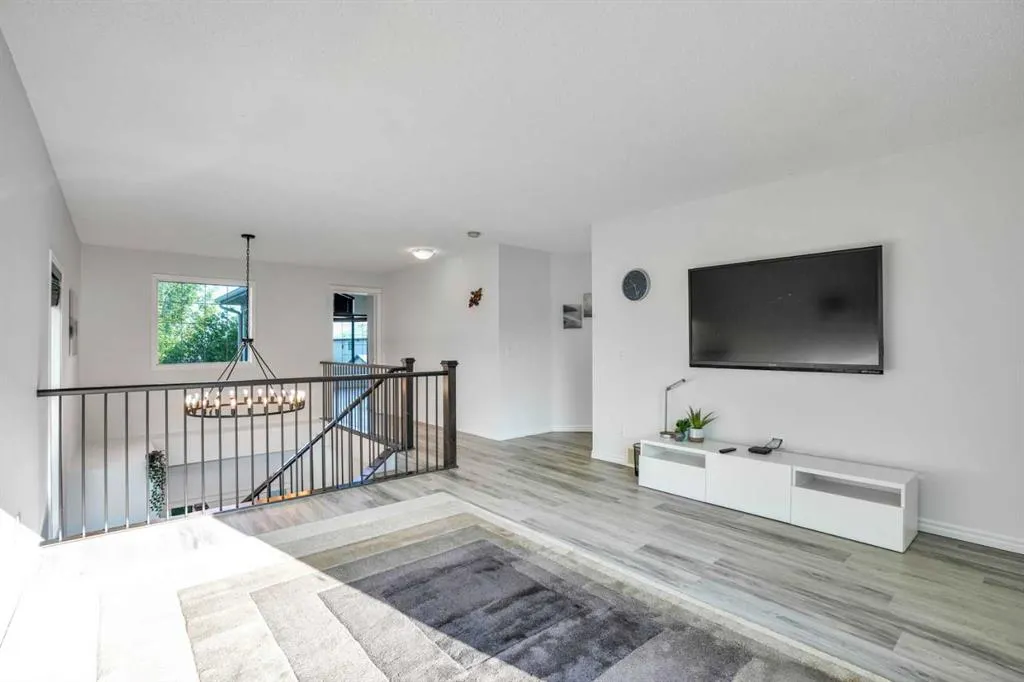 121 magenta Crescent