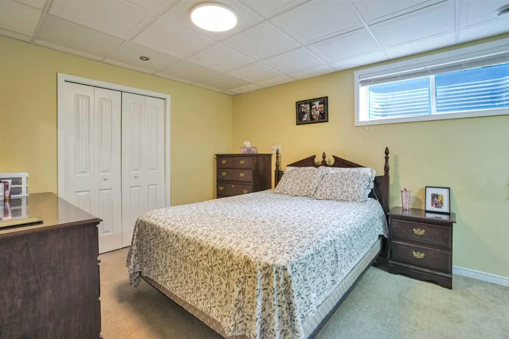 121 magenta Crescent