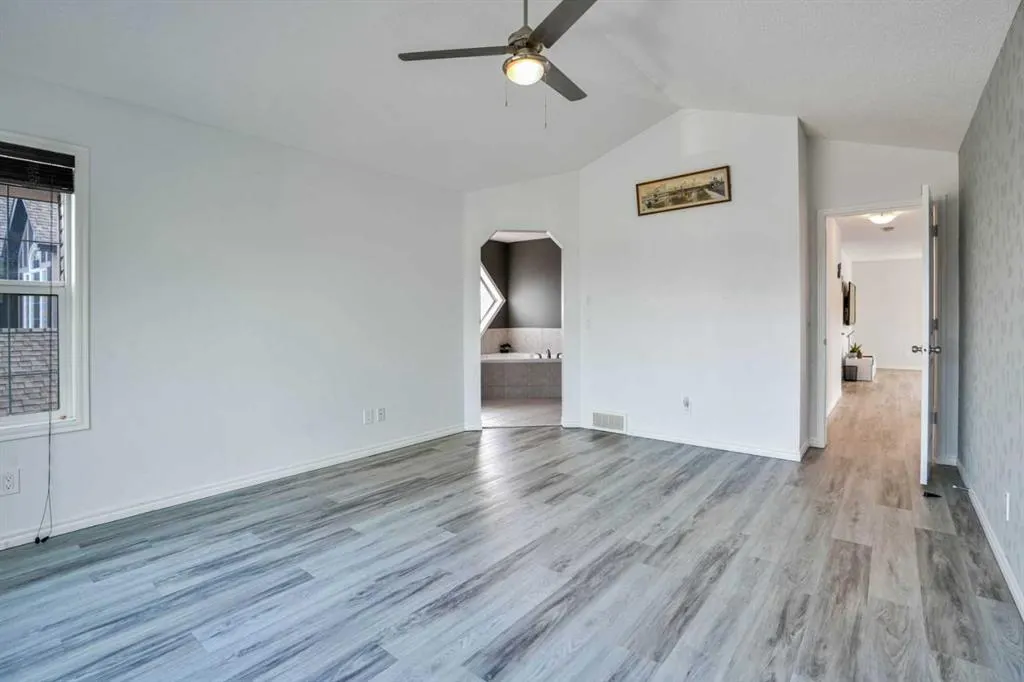 121 magenta Crescent
