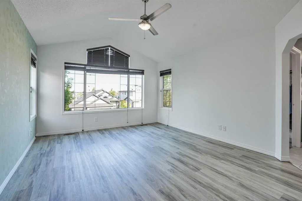 121 magenta Crescent