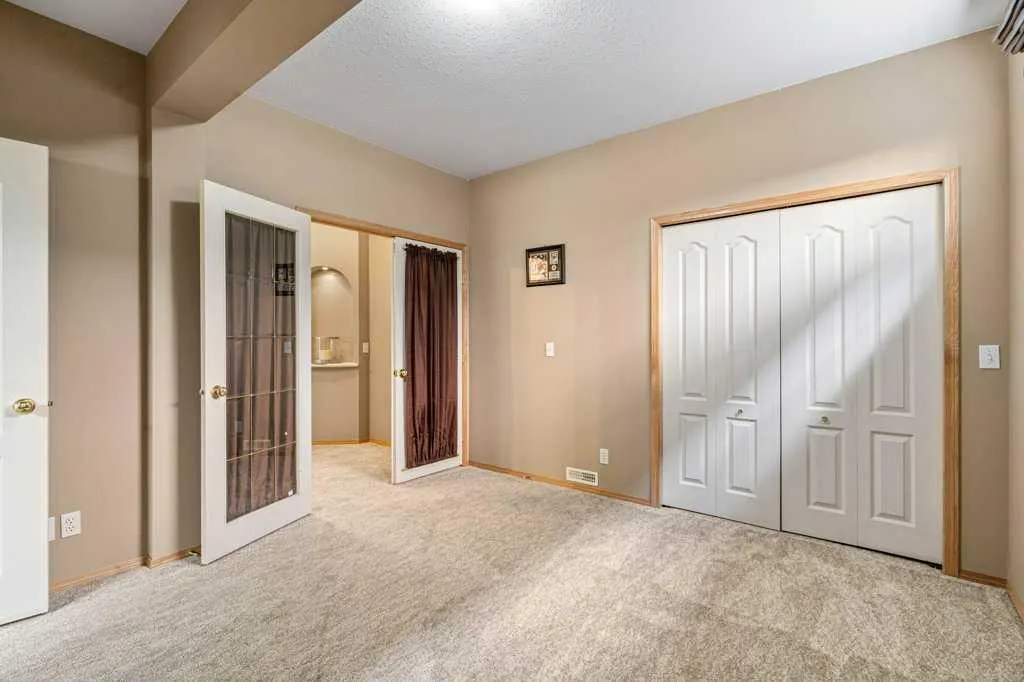 52 Bow Ridge Crescent