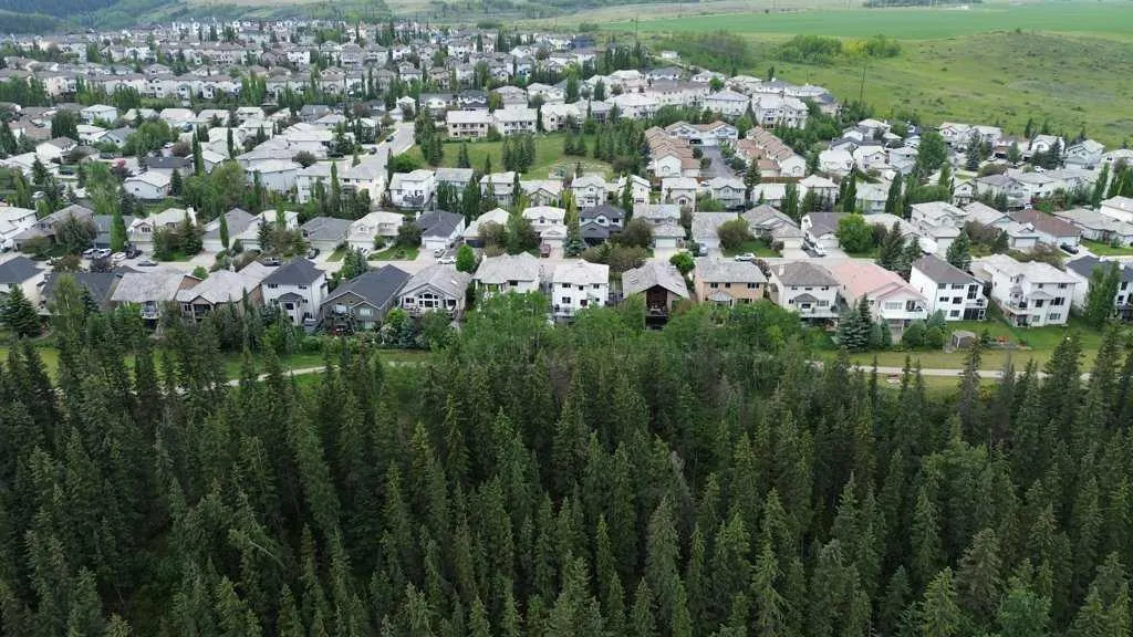 52 Bow Ridge Crescent