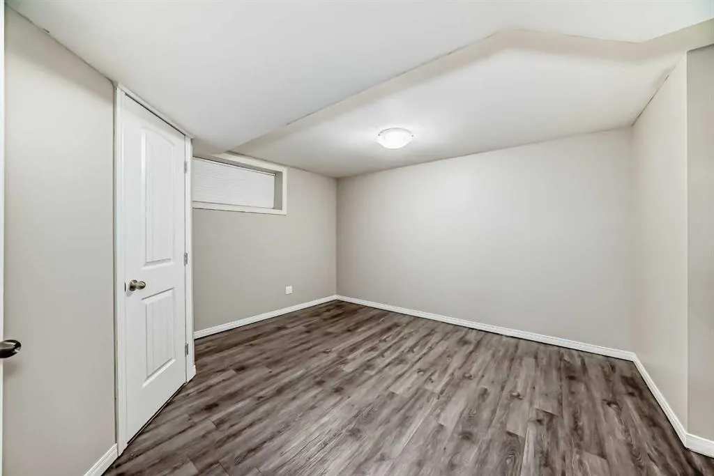 11 Skyview Springs Manor NE