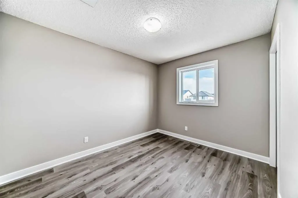 11 Skyview Springs Manor NE