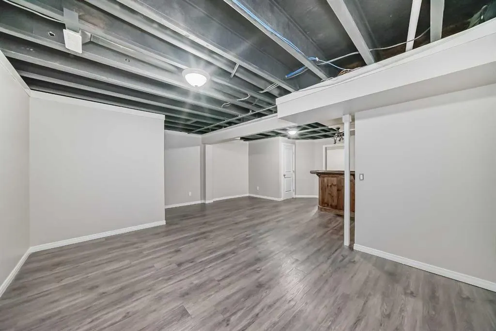 11 Skyview Springs Manor NE