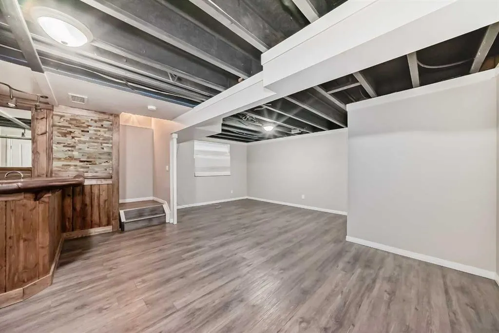 11 Skyview Springs Manor NE