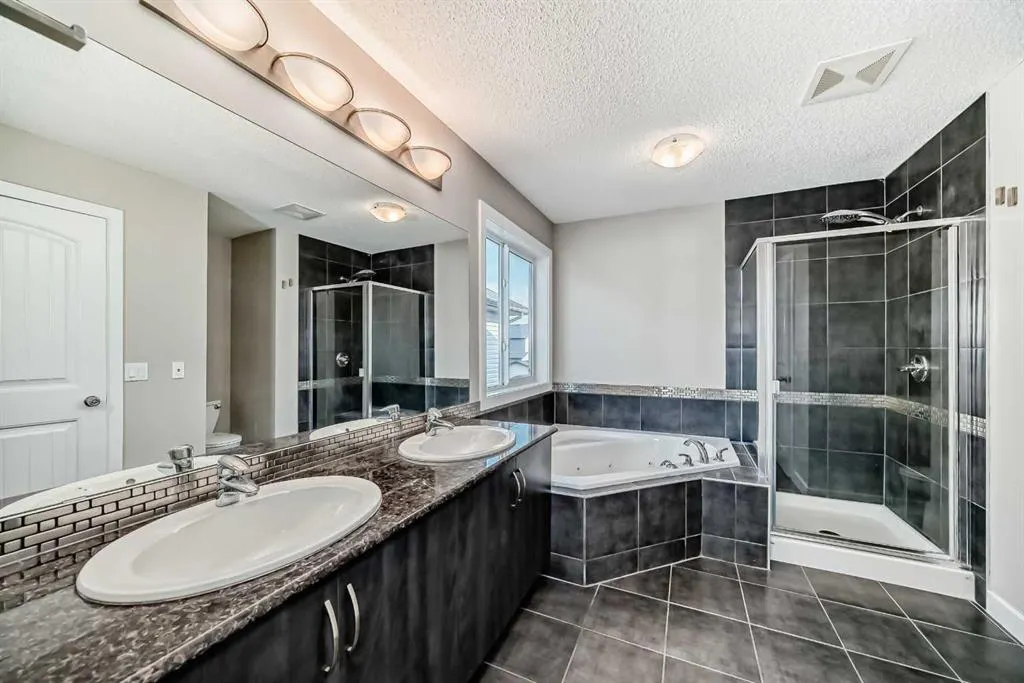 11 Skyview Springs Manor NE