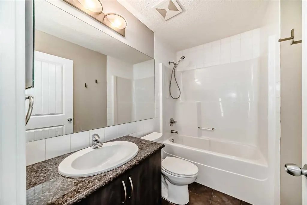 11 Skyview Springs Manor NE