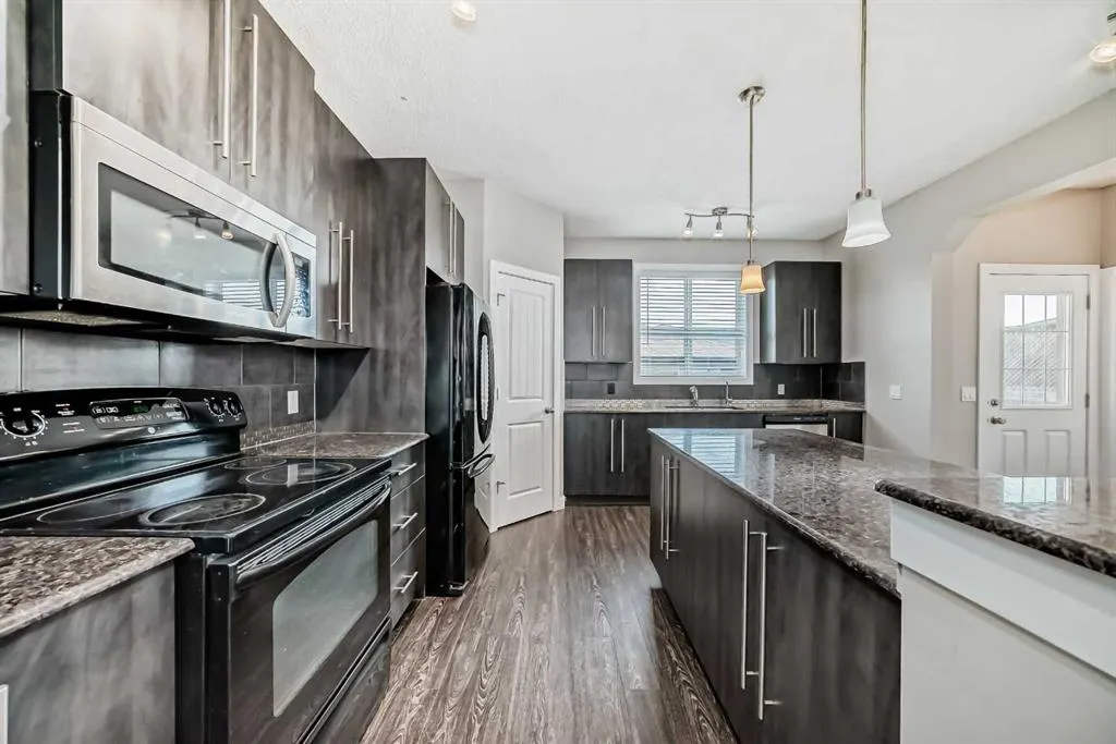 11 Skyview Springs Manor NE