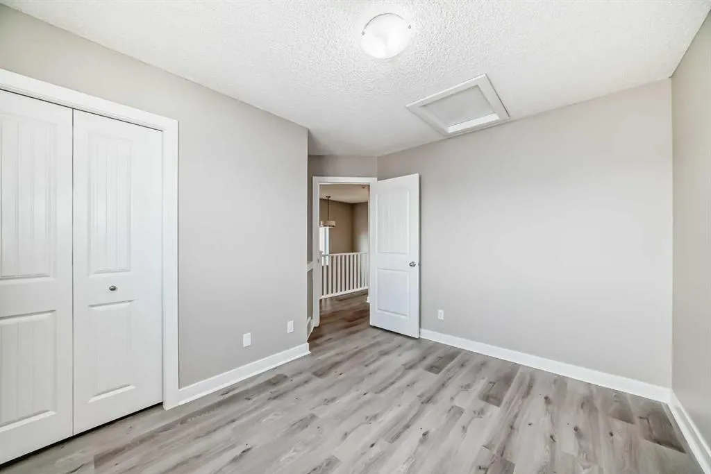 11 Skyview Springs Manor NE