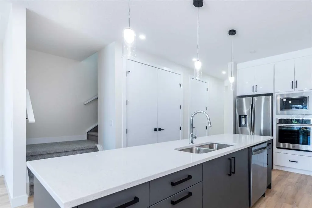 144 Saddlelake Manor NE