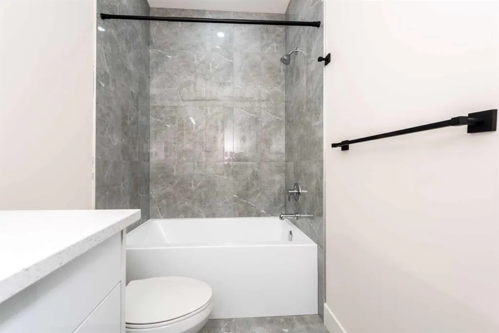 144 Saddlelake Manor NE