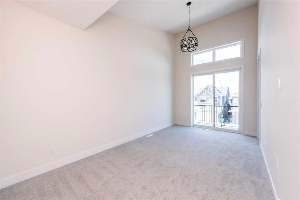 144 Saddlelake Manor NE