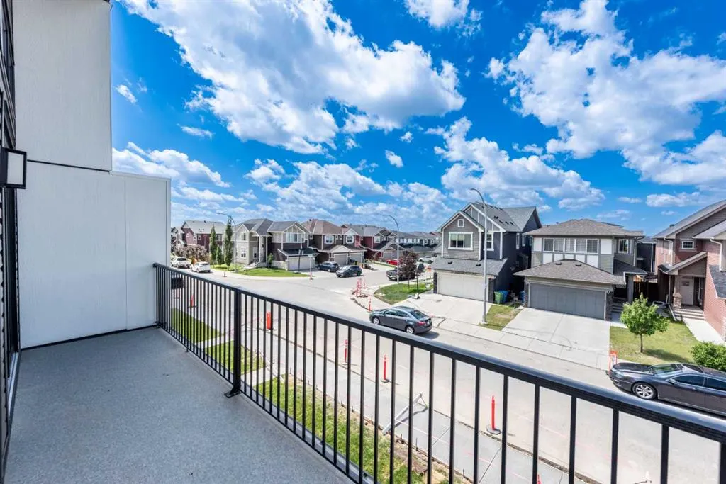 144 Saddlelake Manor NE