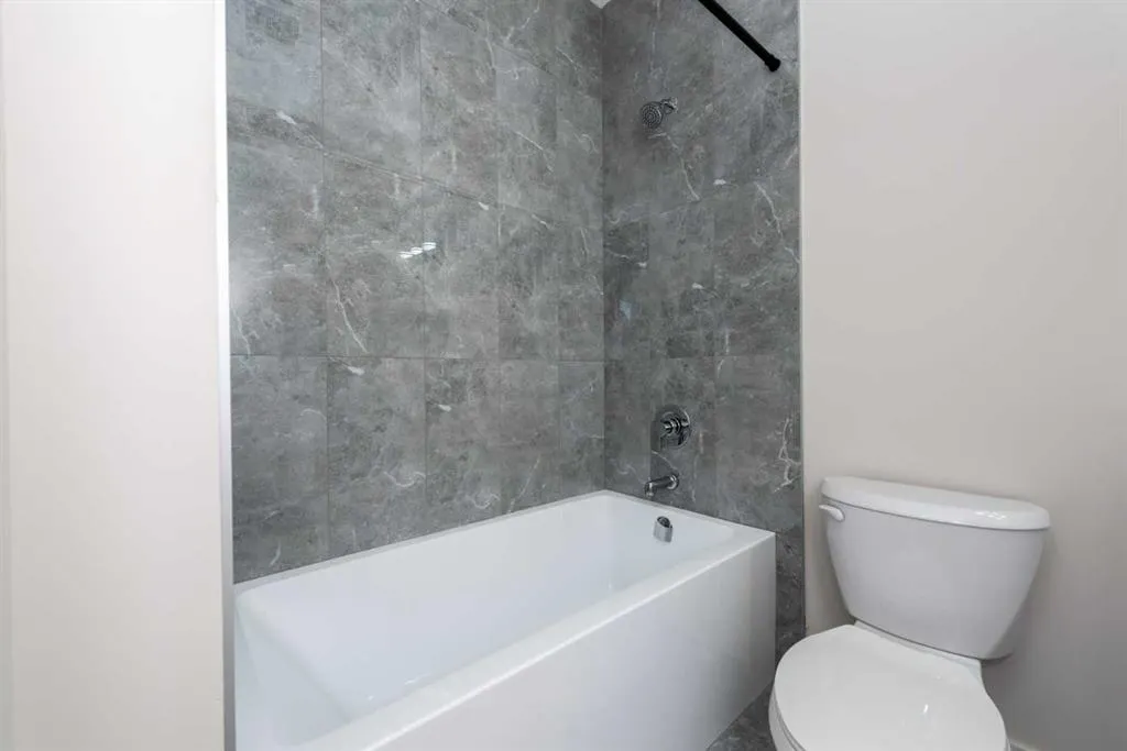 144 Saddlelake Manor NE