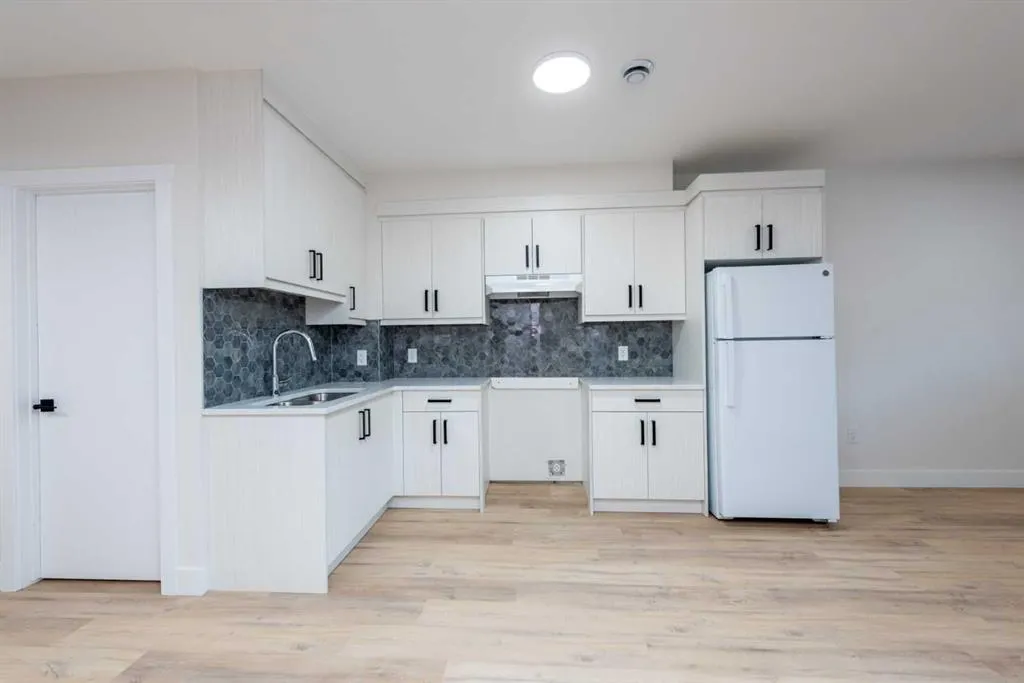 144 Saddlelake Manor NE