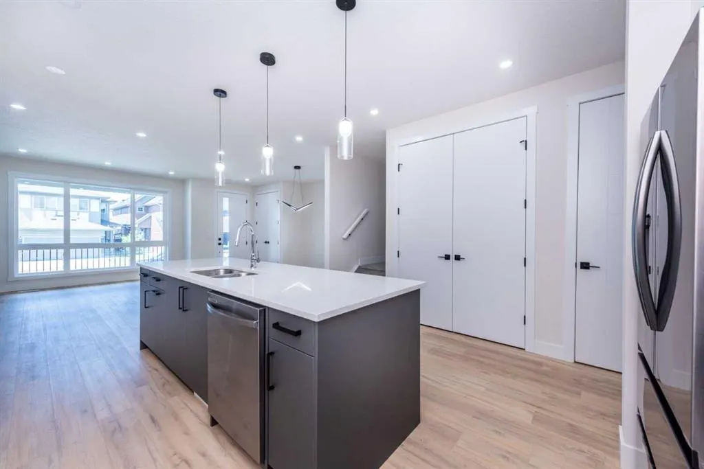 144 Saddlelake Manor NE