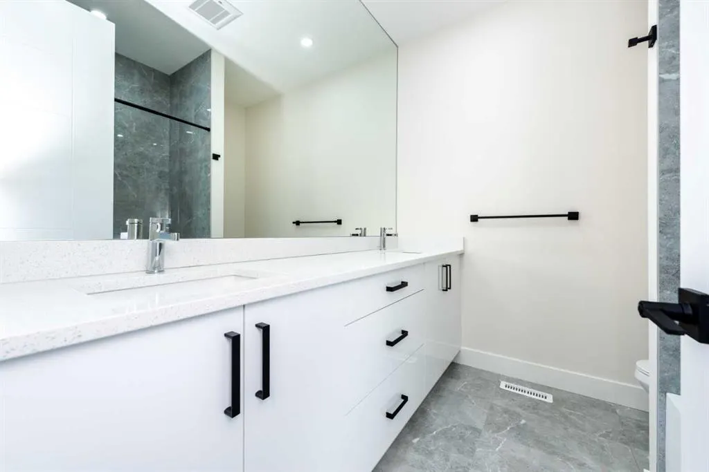 144 Saddlelake Manor NE