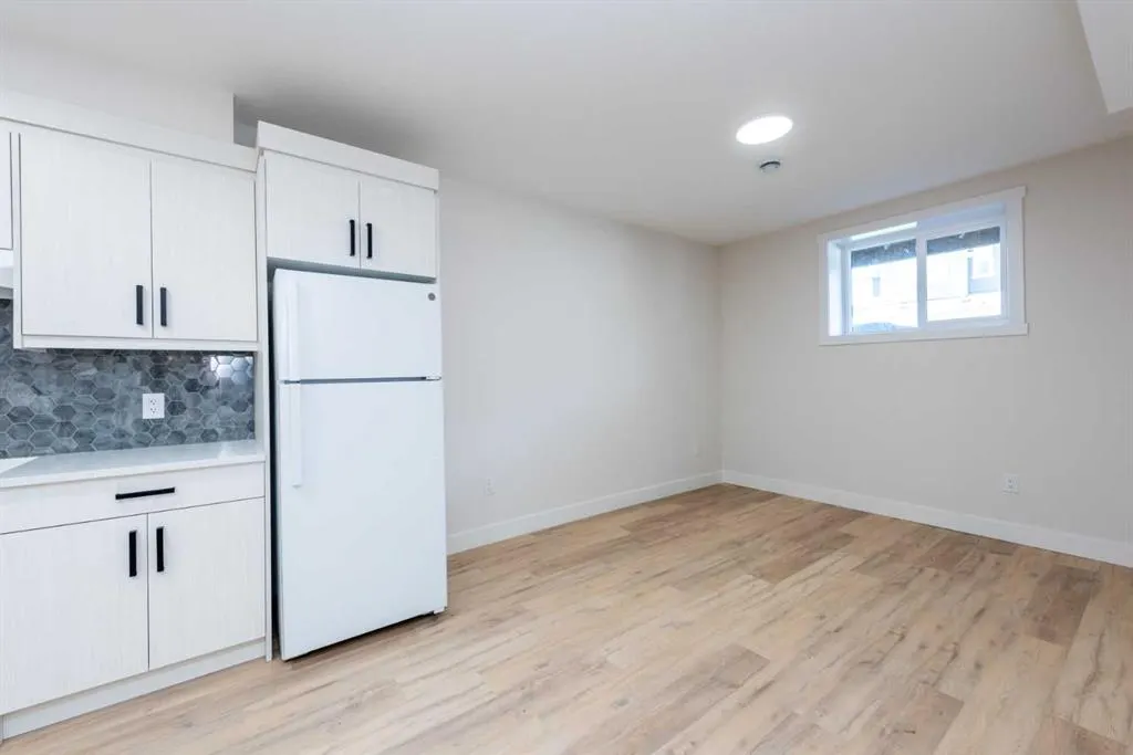 144 Saddlelake Manor NE