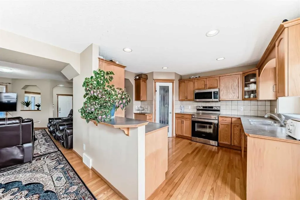 75 Taralea Crescent NE