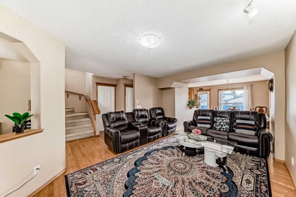 75 Taralea Crescent NE