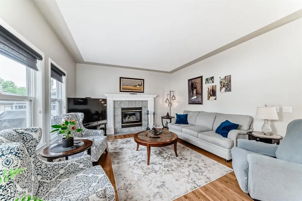 42 Inverness Close SE