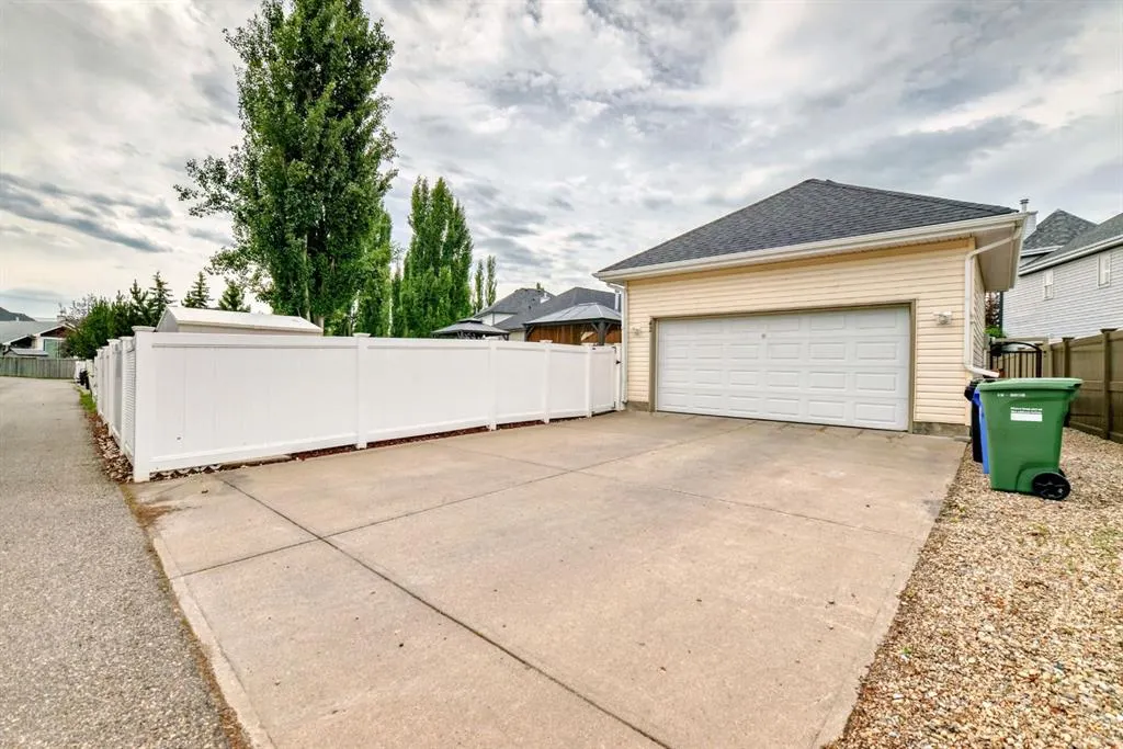 42 Inverness Close SE
