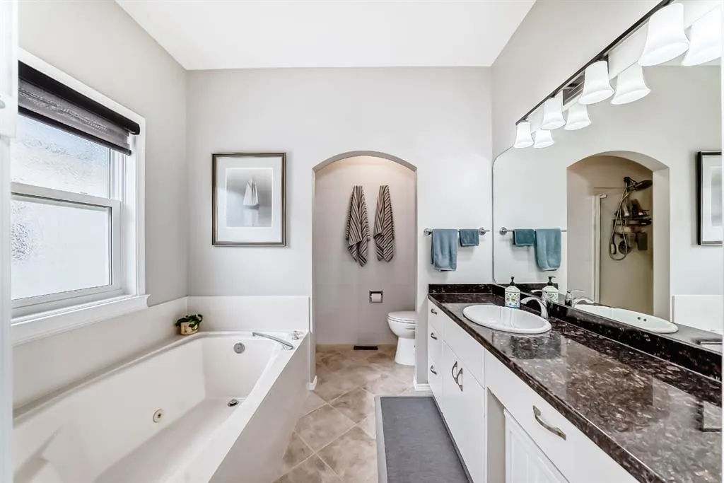 42 Inverness Close SE