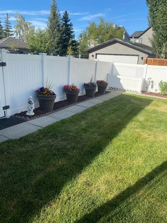 42 Inverness Close SE