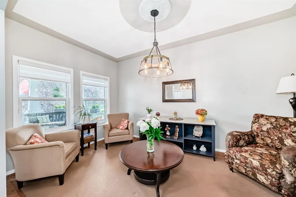 42 Inverness Close SE