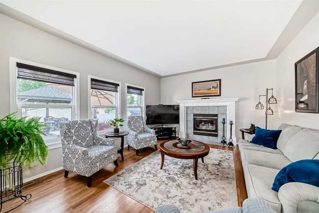 42 Inverness Close SE