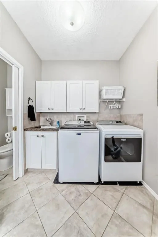 42 Inverness Close SE