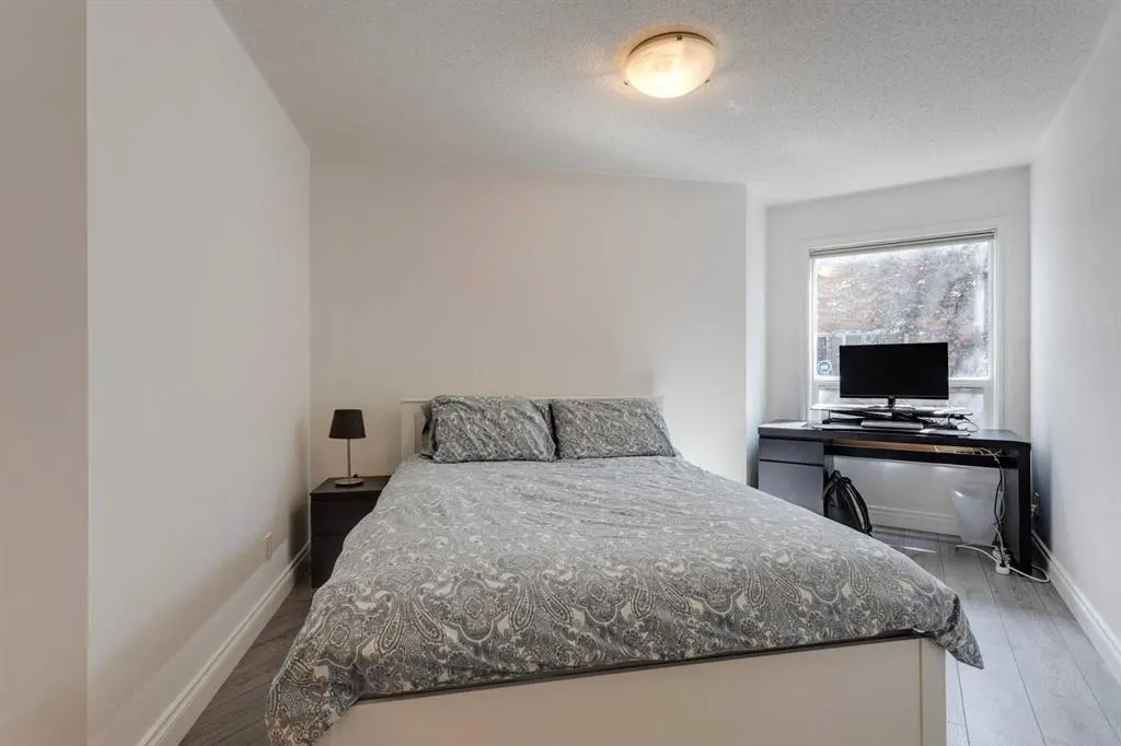 2040 35 Avenue SW, #3