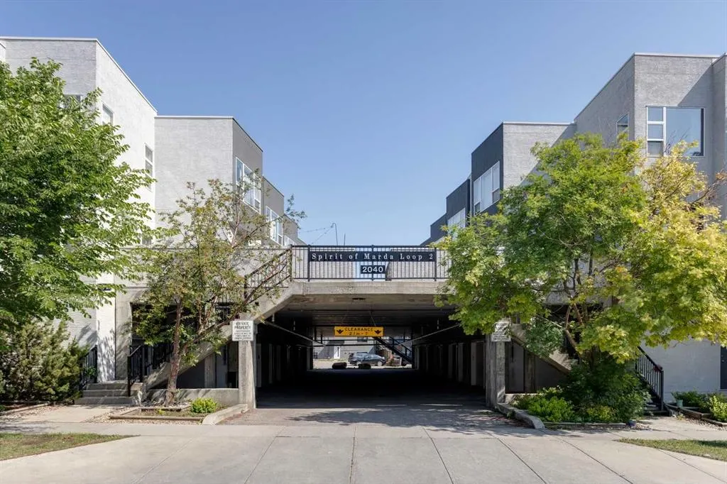 2040 35 Avenue SW, #3