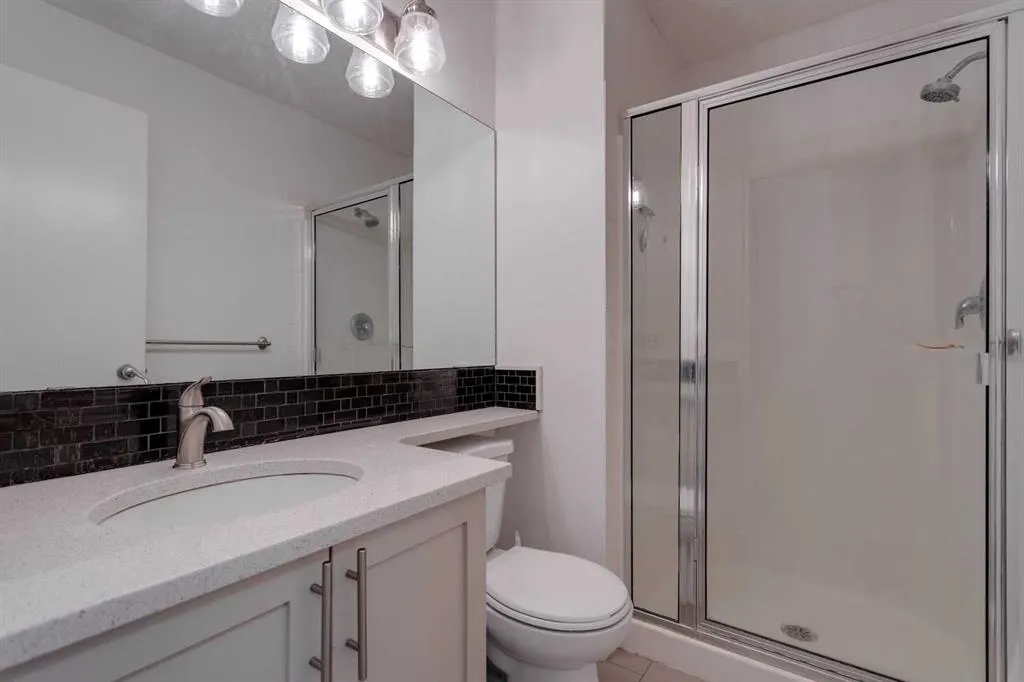 2040 35 Avenue SW, #3