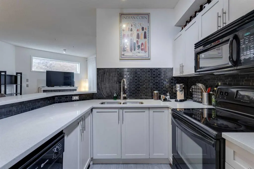2040 35 Avenue SW, #3