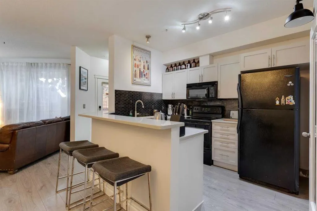 2040 35 Avenue SW, #3
