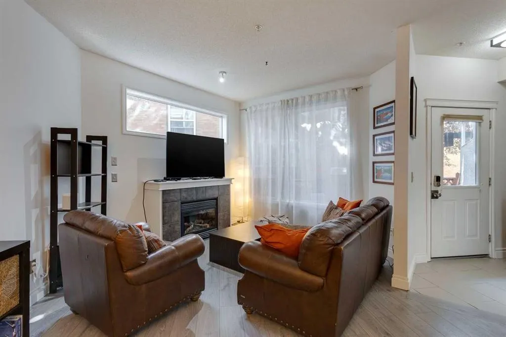 2040 35 Avenue SW, #3