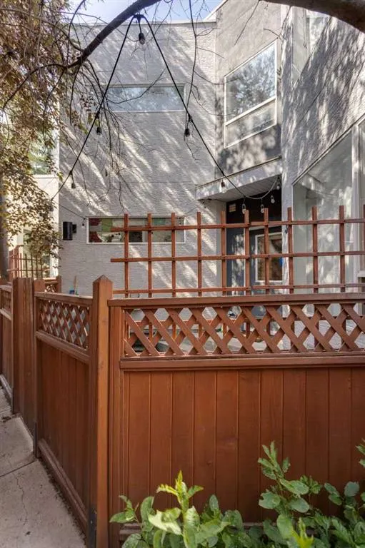 2040 35 Avenue SW, #3