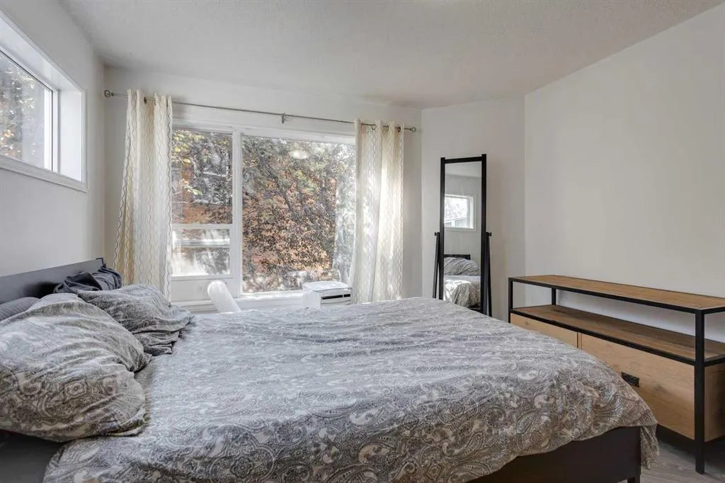 2040 35 Avenue SW, #3